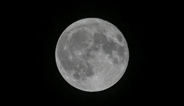آیا ماه در حال کوچک شدن است؟