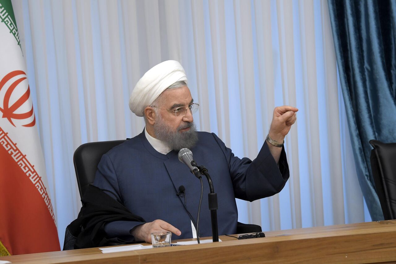 حسن روحانی: امروز باید کاری کنیم که جنگ عزتمندانه پایان یابد