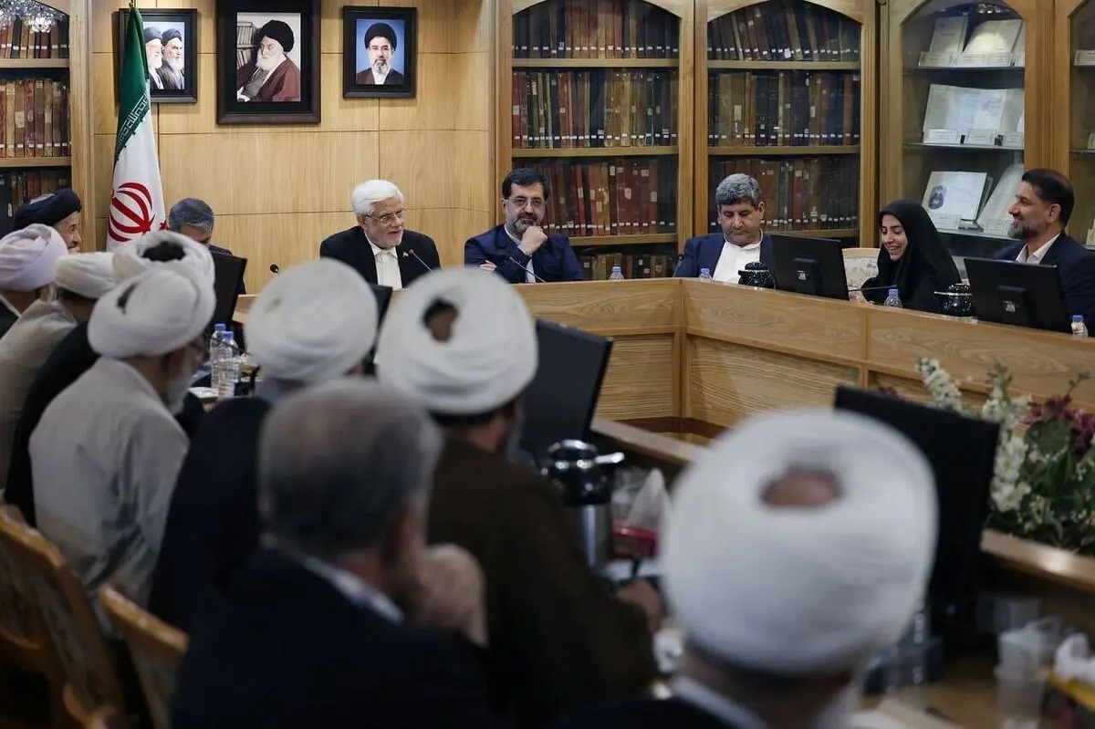 عارف: منع شرعی برای انتخاب وزیر زن وجود ندارد