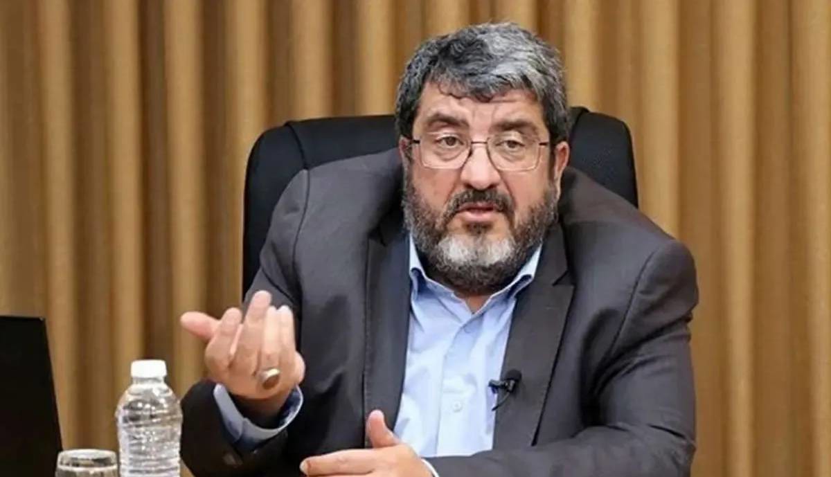 واکنش «تابناک» به کنایه «فواد ایزدی»: رضایی در جبهه بود، شما ۲۴ سال در آمریکا!