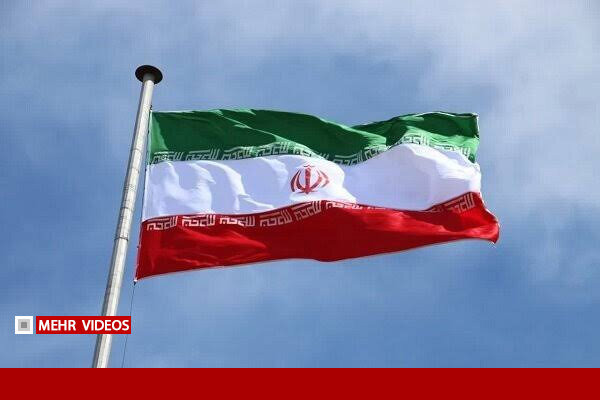 پرچم ایران در دانشگاه تهران به اهتزاز درآمد