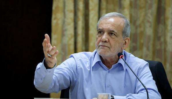 انتقاد «کیهان» از «رئیس جمهور» برای دیدار با فعالان اصلاح‌طلب
