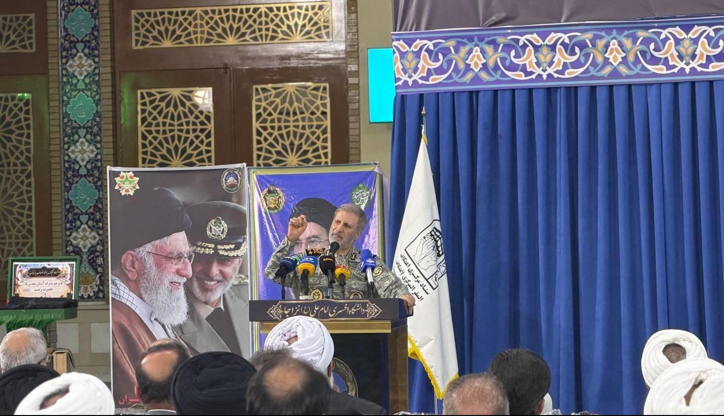 فرمانده کل ارتش: تنگه هرمز تحت نظارت کامل است