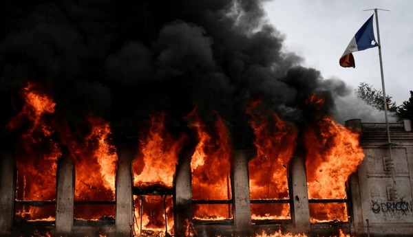 فرانسه در آتش و اعتراض؛ بازداشت ۱۸۰۰ نفر و فوت یک معترض