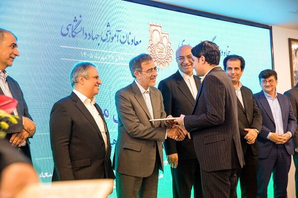 رئیس واحد برتر جهاددانشگاهی کشور در شاخص‌های توسعه آموزشی معرفی شد