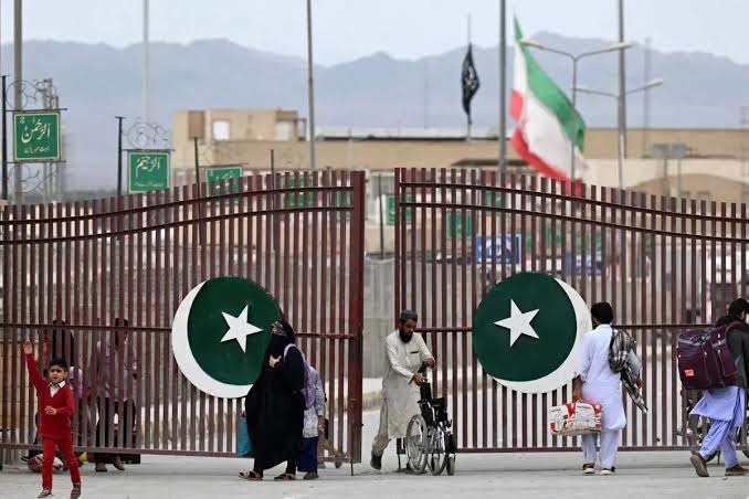 حملهٔ ۲ خودروی انتحاری به ساختمان گمرک پاکستان در نزدیکی مرز ریمدان